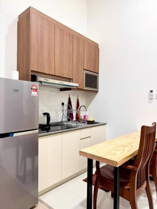 The Podium-studio-free 1 Parking-6 Pax-d323b