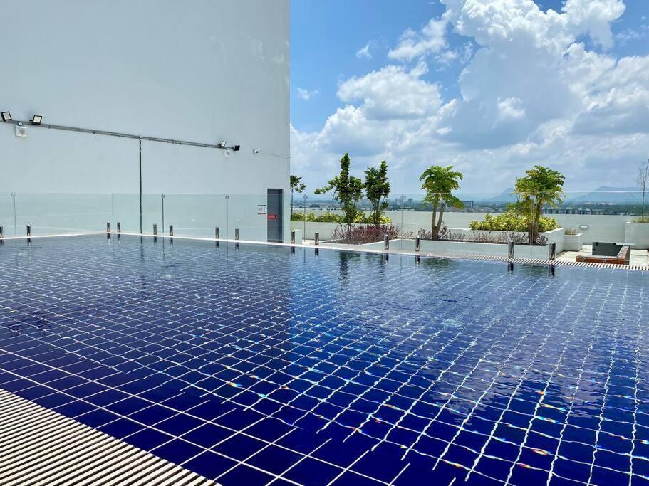 The Podium-studio-free 1 Parking-6 Pax-d323b * Kuching
